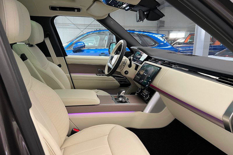 Range Rover 2 - Luxury Life Limousines