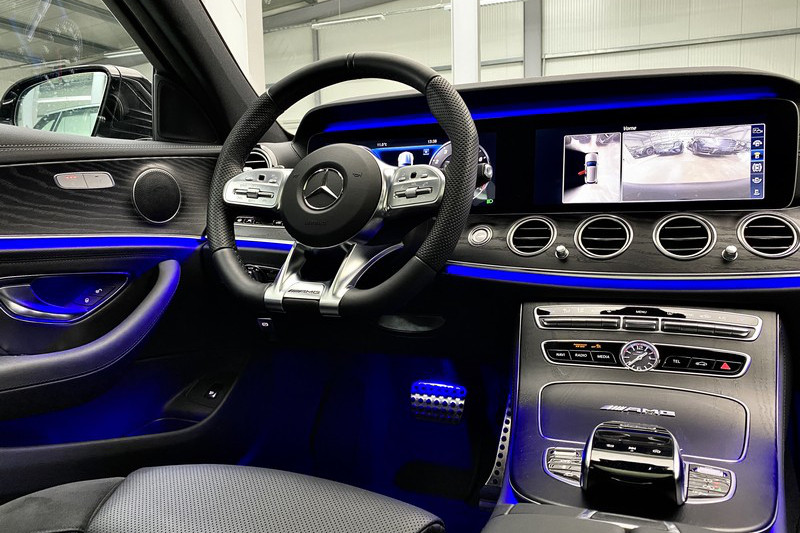 Mercedes class E 3 - Luxury Life Limousines