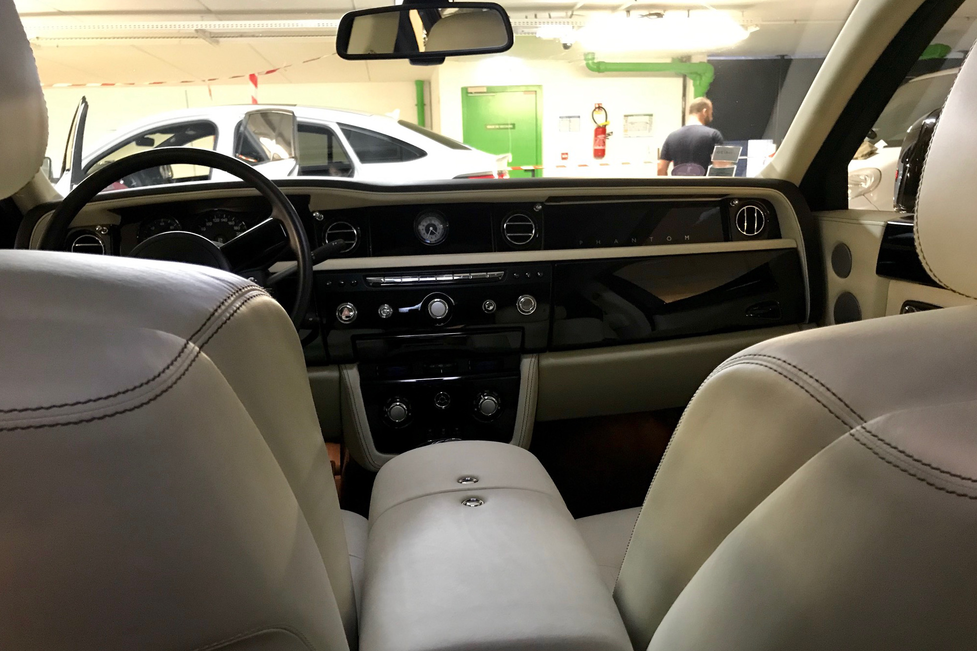 Rolls Royce  3 - Luxury Life Limousines